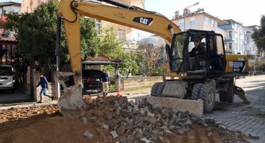 Aşağı Pazarcı Mahallesi'nde asfalt çalışması