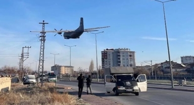 Askeri eğitim uçağı acil iniş yaptı