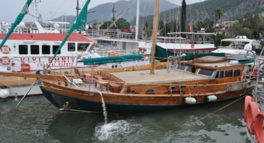 Batma tehlikesi geçiren tekne ekiplerce kurtarıldı