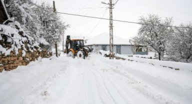 Büyükşehir, kapanan yolları açmak için çalışıyor