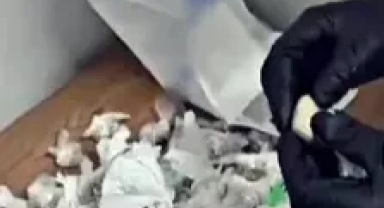 Çantadan 1,5 kilo eroin çıktı