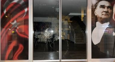 CHP İl binasına taşlı saldırı