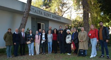 ‘AB 'uzun ince bir yol'