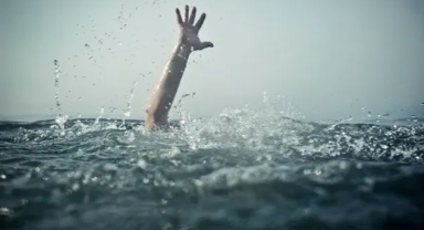 Denize giren 2 çocuk boğuldu