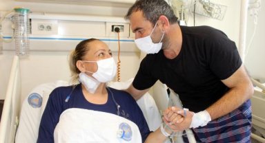 Eşinin böbreğiyle hayata tutundu