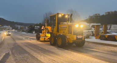 Dolu nedeniyle kara yolu kapandı