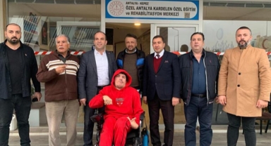 Engelli gence akülü araba