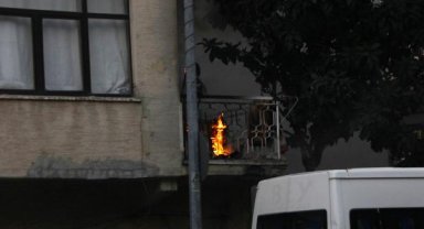 Evin balkonunda yangın çıktı