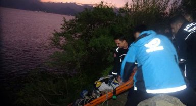 Falezlerden düşüp yaralandı