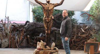 'Semaya bakan insan’ heykeli  