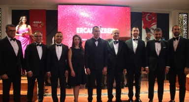 Görev değişimi ve ödül töreni 