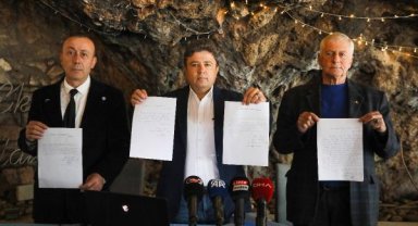 İYİ Parti'de istifa depremi