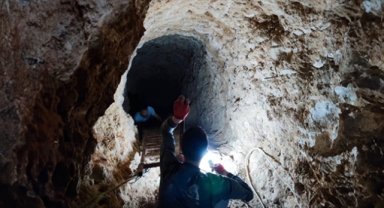 İzinsiz kazı yaparken yakalandılar