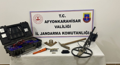 Kaçak kazı yaptıkları iddiasıyla 3 şüpheli, gözaltına alındı.