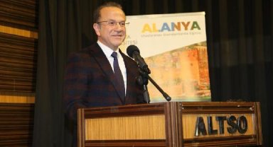 Kadın akademisyenler, iş dünyasında kadın olmanın önemini anlattı