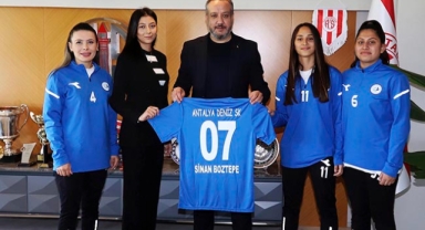 Kadın futbolculardan Boztepe’ye ziyaret 