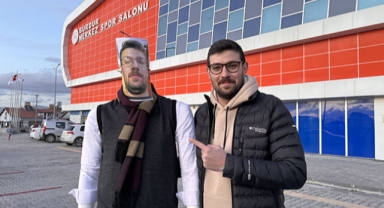 Kendi gidemedi, yerine cansız mankenini gönderdi