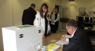 Kendi ülkelerindeki seçim için oy kullandılar