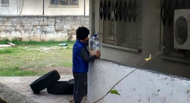 Kendi küçük yüreği büyük! 