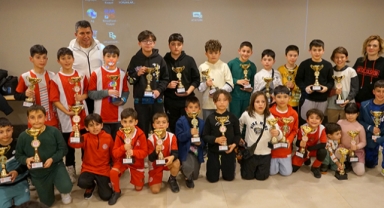 Miniklerden futbol şovu 