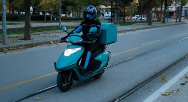 Motokuryelere 'U-Net' numaralı reflektif yelek