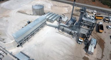 Muratpaşa, 8 yıldır asfaltını üretiyor