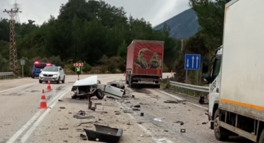 Otomobil ile tır çarpıştı: 2 yaralı