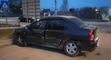 Otomobiller çarpıştı: 2 yaralı