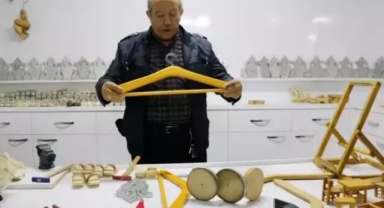 Oyuncakların geliriyle köyüne destek oluyor