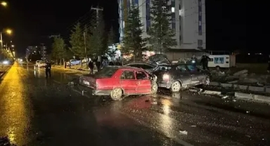 Park halindeki otomobile çarptı