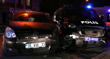Polis aracı kaza yaptı