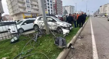 Refüje çıkan otomobilin sürücüsü yaralandı