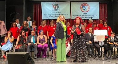 Sahneye engelsiz çıktılar