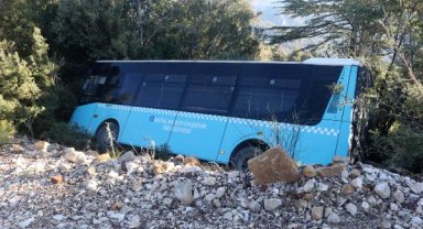 Şehir içi otobüs şarampole düştü 