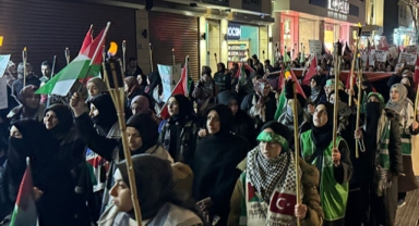 Şehitler ve Filistin için meşaleli yürüyüş 