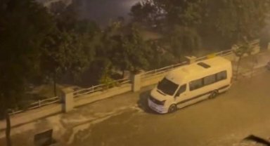 Şiddetli yağış hayatı felç etti