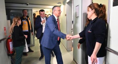 Topaloğlu yeni yılda hastaları ziyaret etti