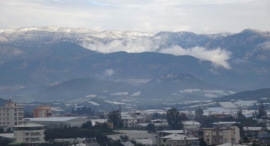 Toroslar beyaza büründü, üreticiye don uyarısı yapıldı