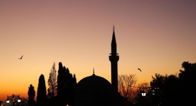 Üç aylar yarın başlıyor