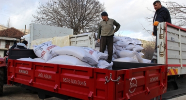 Üreticiye süt yemi desteği sürüyor 