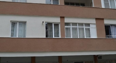 Vazo ile birbirini yaralayan çiftten koca intihar etti