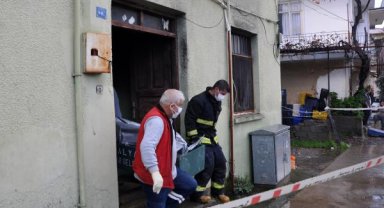 Yatağında yanarak öldü 