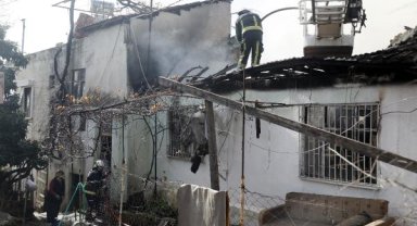 Yangında ev kullanılamaz hale geldi