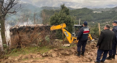 Yaşlı kadın yangında öldü