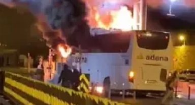 Yolcu otobüsü bariyere çarpıp alev aldı