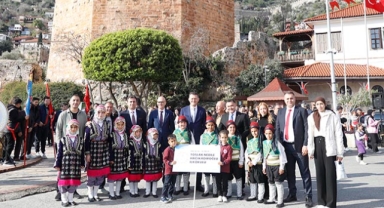Atatürk'ün Alanya'ya gelişi
