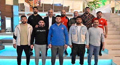 Başkan Uysal pehlivanları ziyaret etti