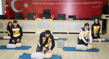 Belediye personellerine ilk yardım eğitimi