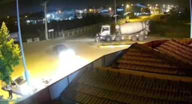 Beton mikseri yayaya çarptı