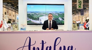 Başkan Böcek EMITT Fuarı’nda